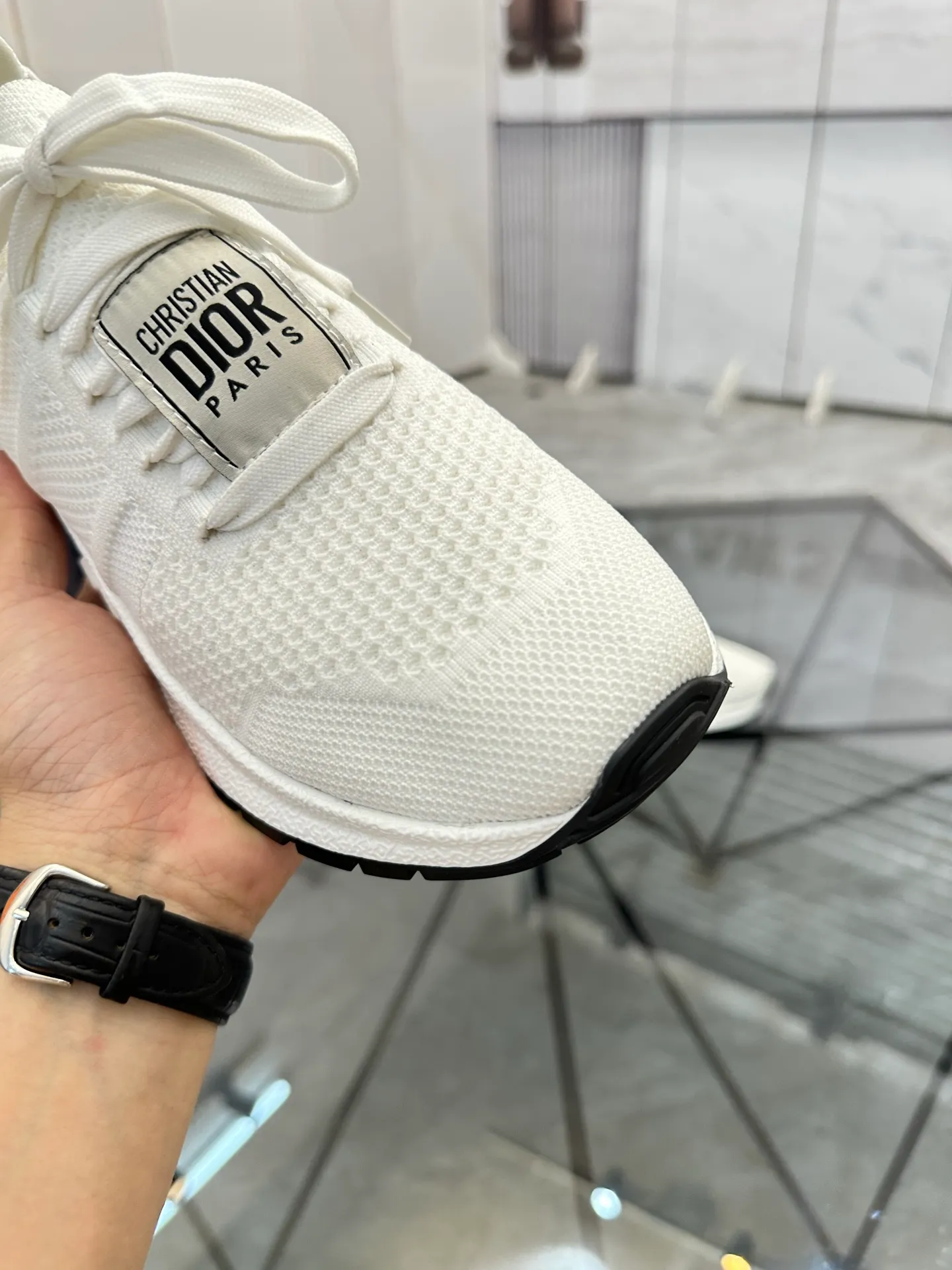 Selling men's shoes 💰: 💰P400¥ Product trademark: Dior* "Dior*" low-top casual shoes Regular size: 38-44 (can be customized to 45) Product materials: Imported breathable fly knit upper, breathable lining, original outsole. Number: 558